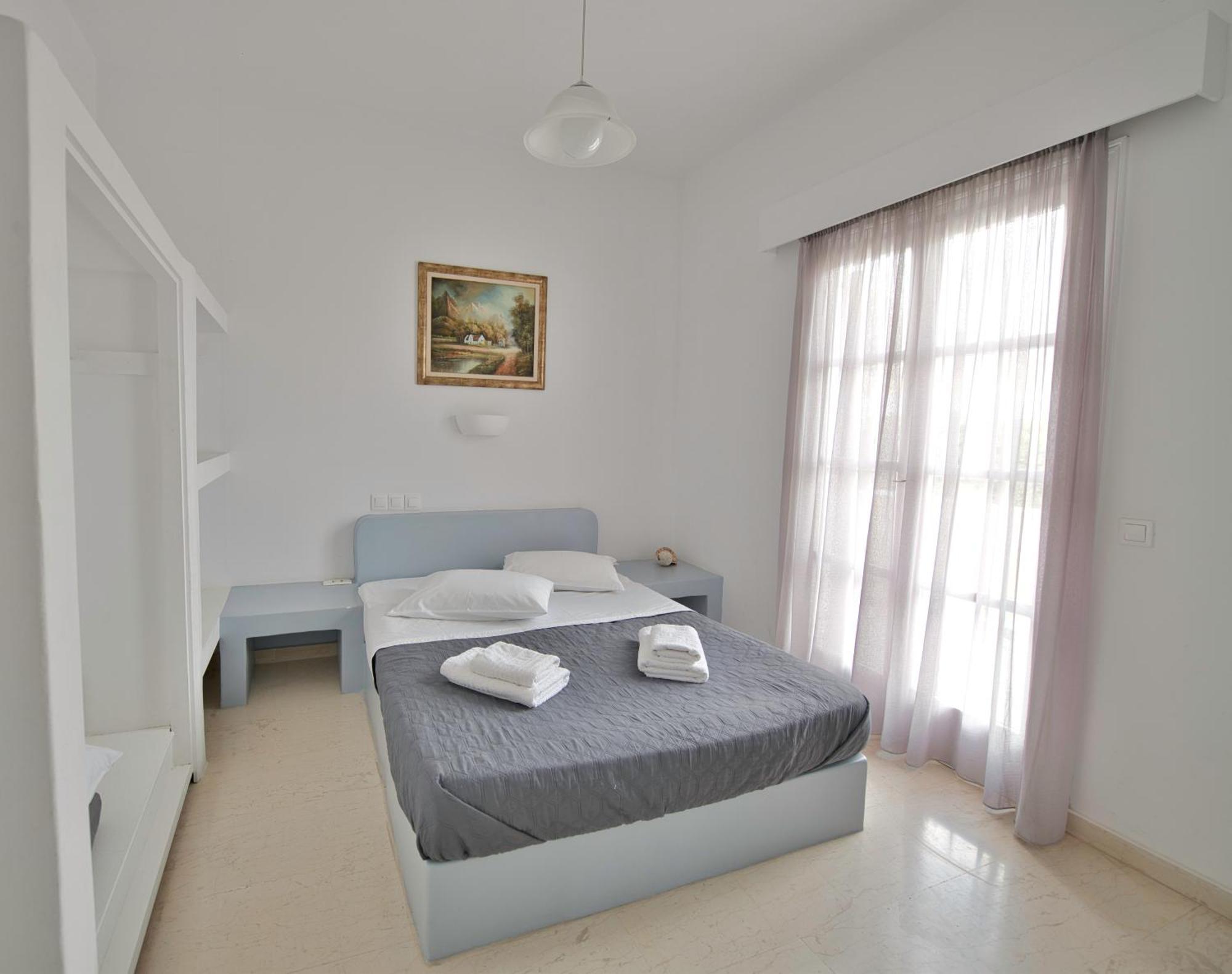 Ira Aparthotel Kamari (Santorini)