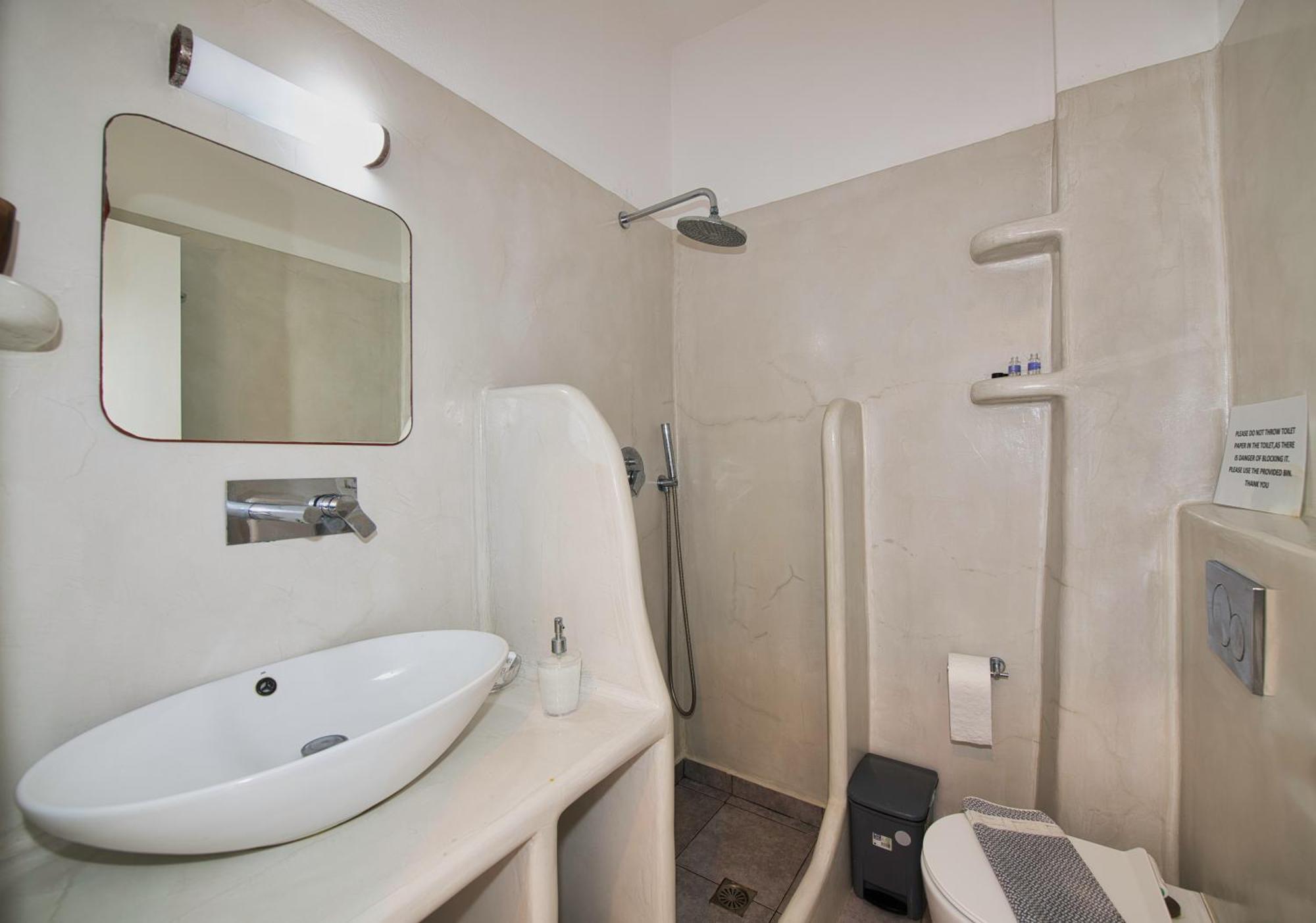 Ira Aparthotel Kamári