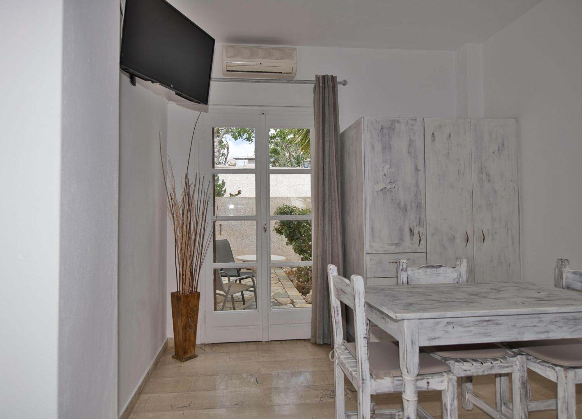 Ira Aparthotel