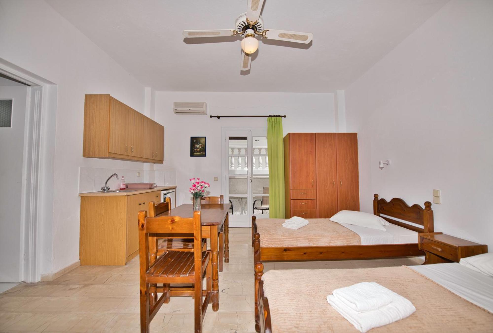 Aparthotel Ira Kamari (Santorini)